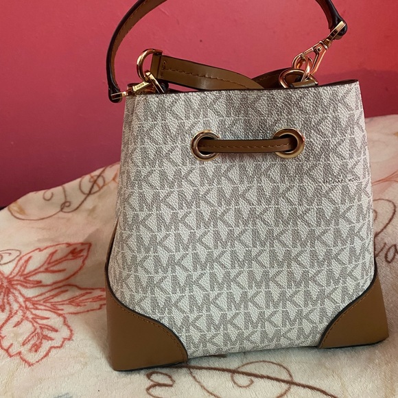 MK Purse - Picture 3 of 10